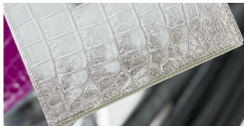 alt
Cintura in pelle di coccodrillo del Nilo opaca in preordine