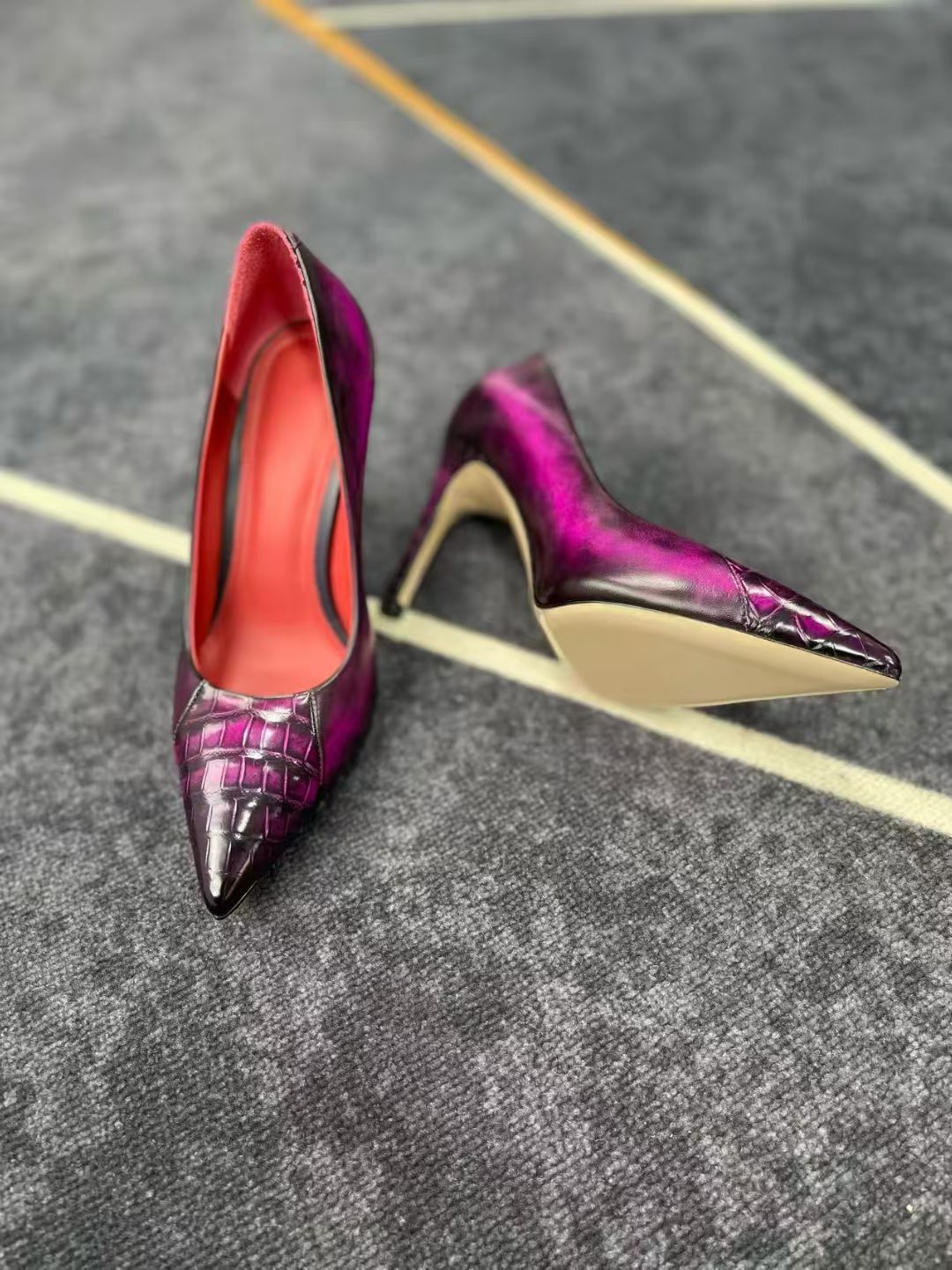 alt
Scarpe con tacco alto in coccodrillo, scarpe vintage da donna fatte a mano in vera pelle di coccodrillo