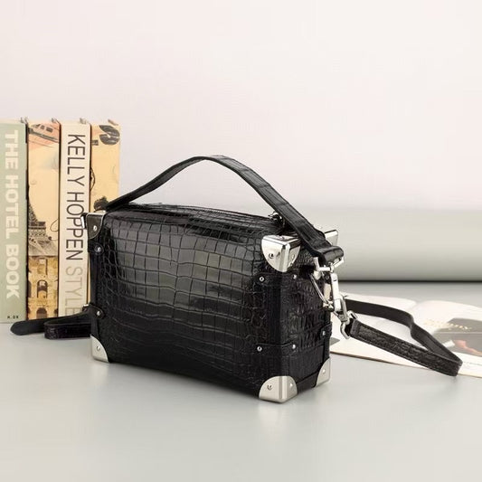 alt
Borsa a tracolla quadrata unisex in vera pelle di coccodrillo