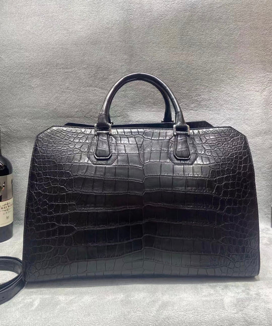 alt
Borsa da viaggio duffle in pelle effetto coccodrillo, nero opaco e blu scuro