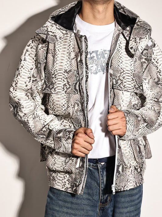 Giacca bomber da moto da uomo in pelle di pitone Rossie Viren, dal taglio slim e con eleganti dettagli biker.