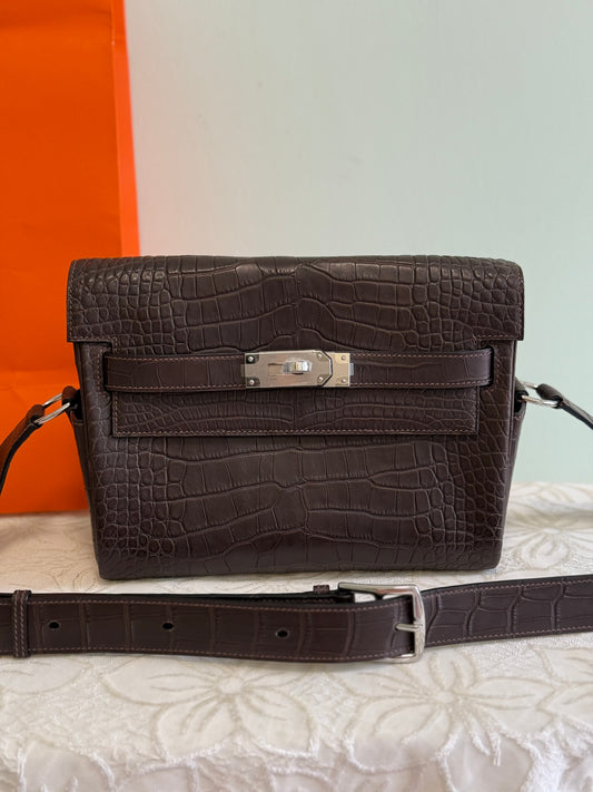alt
Borsa messenger postino unisex in vera pelle di coccodrillo