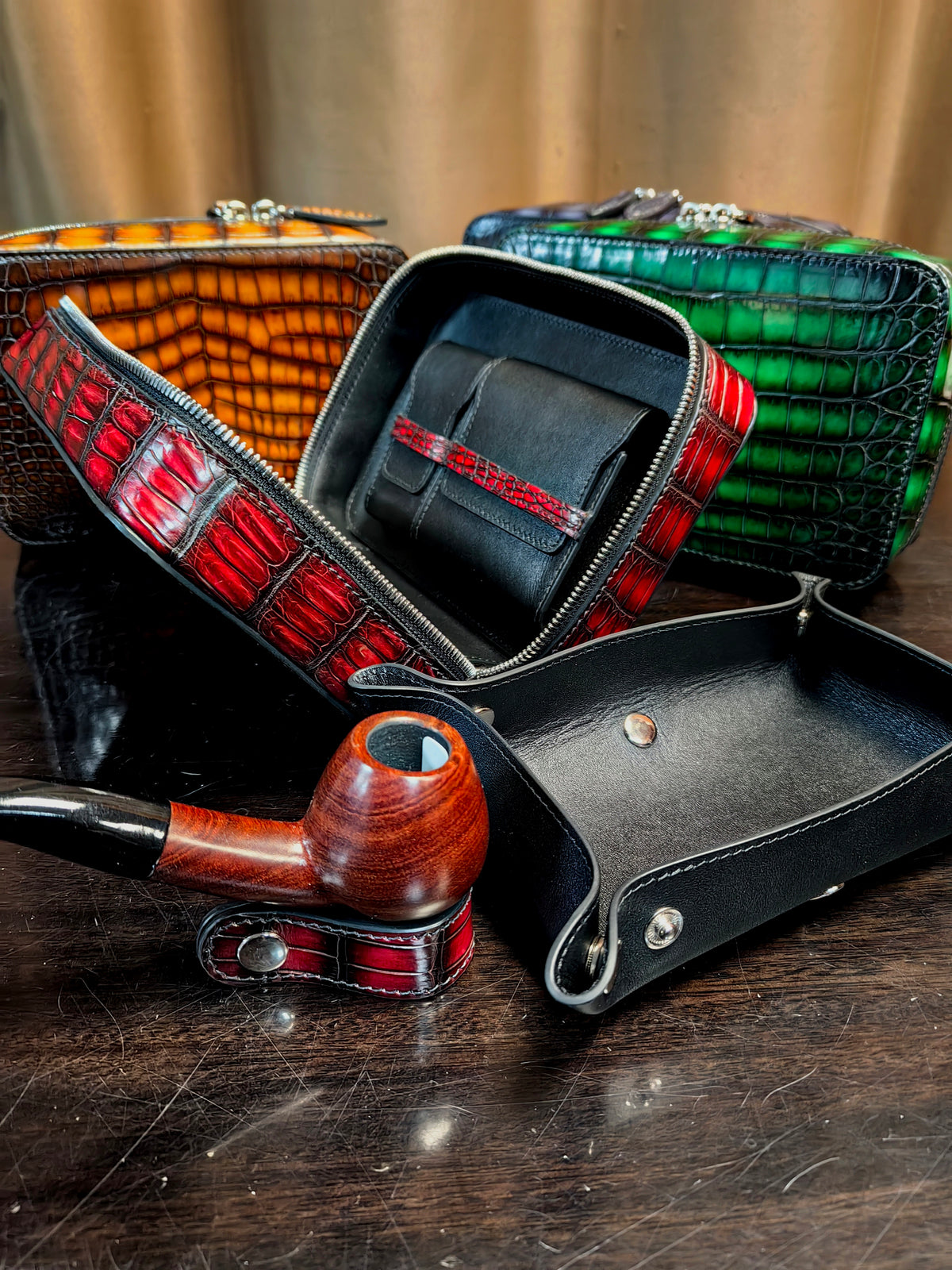 alt
Custodia vintage con cerniera per pipa in vera pelle di coccodrillo, borsa per pipa in pelle di coccodrillo, astuccio personalizzato per pipa, regalo personalizzato, per pipa da fumo, tabacco, regalo di Natale