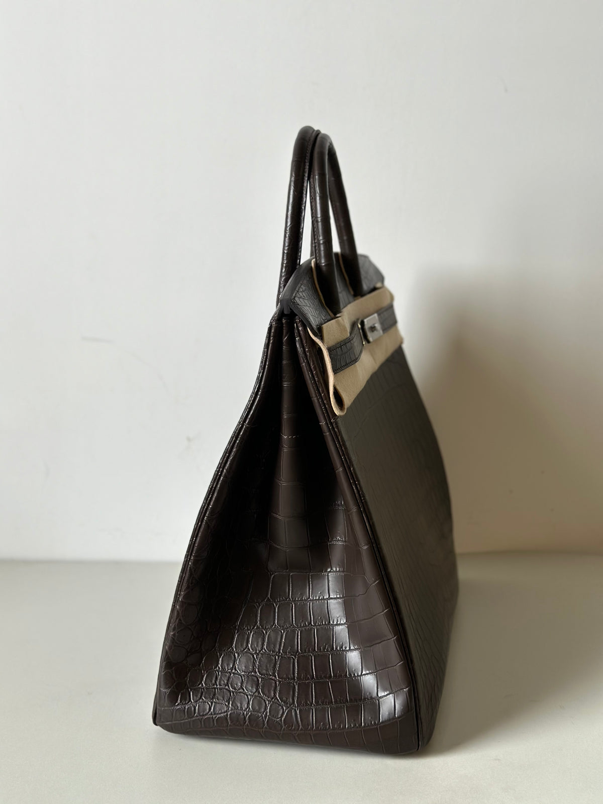 alt
Preordine, in vera pelle di coccodrillo del Nilo, borsa business oversize con lucchetto, 45 cm, per ufficio