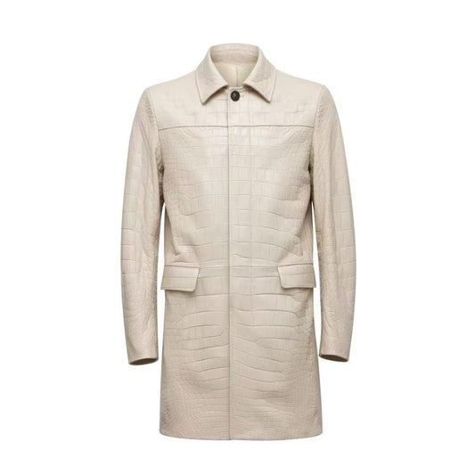 Giacca lunga da uomo in pelle di coccodrillo bianca di Rossie Viren, dal design elegante e dalla texture effetto coccodrillo ricca di dettagli.