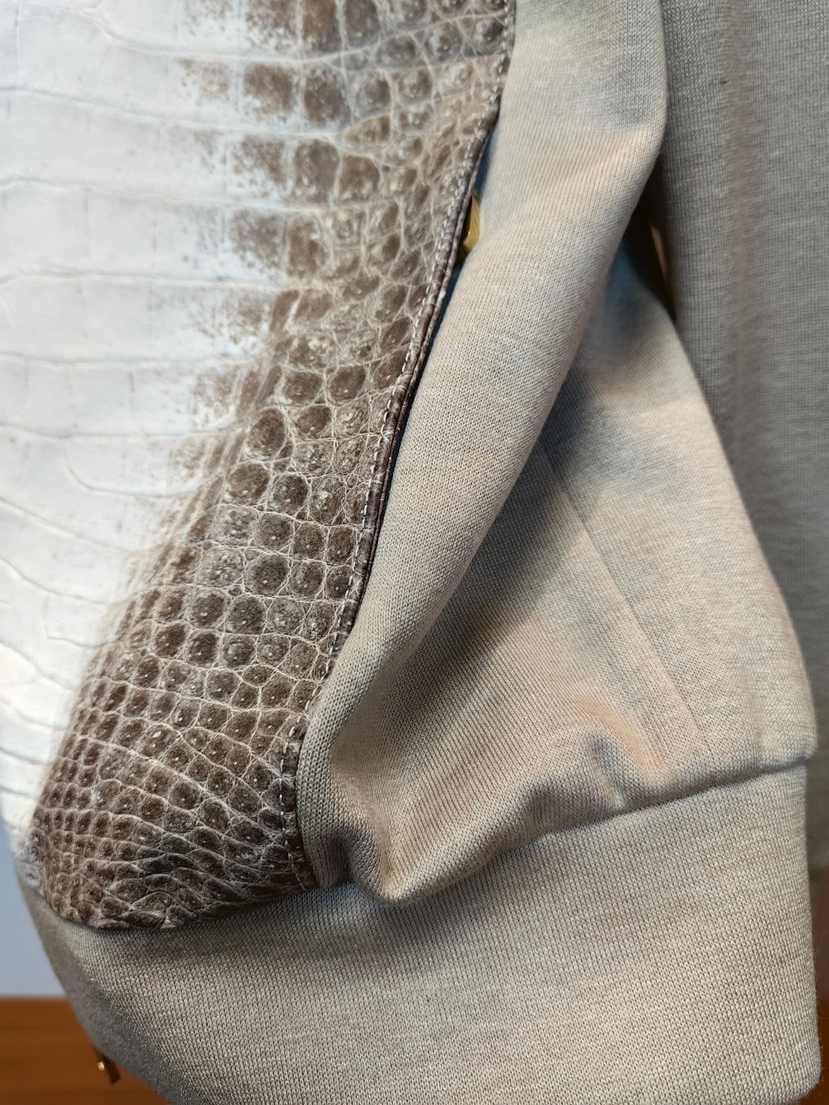 Giacca in coccodrillo bianco dell'Himalaya e cashmere