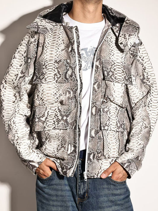 Giacca da moto in pelle da uomo Rossie Viren, taglio slim e stile bomber biker con dettagli testurizzati effetto pelle di pitone.