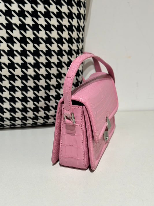 alt
Borsa Messenger A Tracolla In Pelle Di Coccodrillo Rosa Con Dettagli Argentati