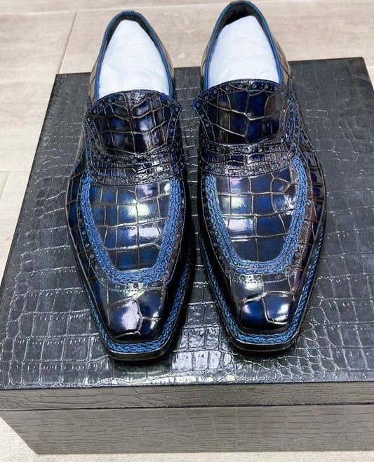 Mocassini eleganti da uomo in pelle di coccodrillo blu vintage, cuciti con costruzione norvegese, disponibili in preordine
