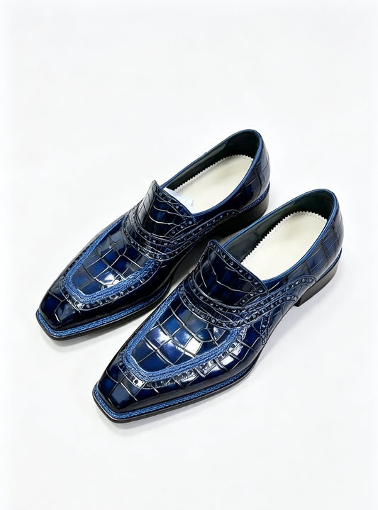 Mocassini eleganti da uomo in pelle di coccodrillo blu vintage, cuciti con costruzione norvegese, disponibili in preordine