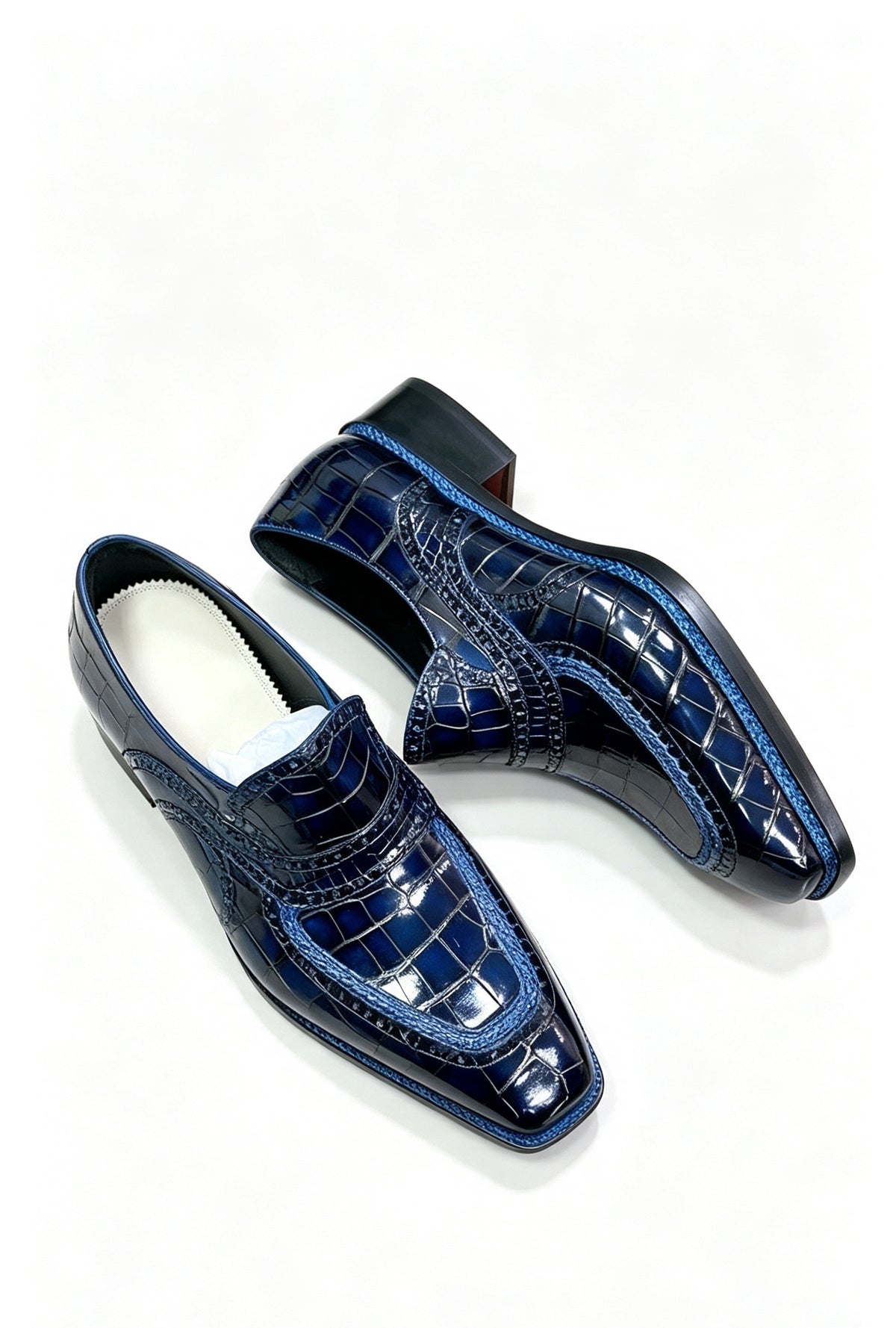 Mocassini eleganti da uomo in pelle di coccodrillo blu vintage, cuciti con costruzione norvegese, disponibili in preordine