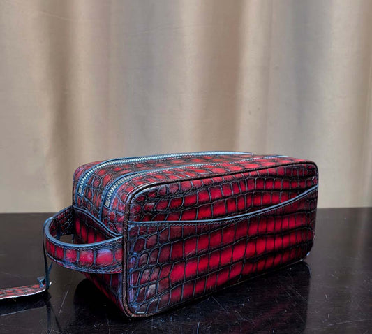 alt
Pochette da uomo vintage in pelle di coccodrillo per cosmetici