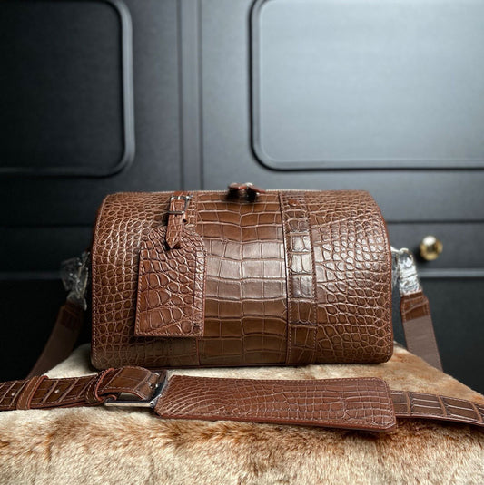 alt
Borsa a tracolla da uomo in pelle di coccodrillo marrone chiaro