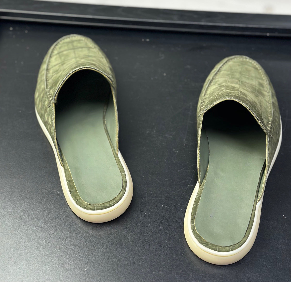 Nubuck Crocodile Leather Slippers ,Men's Crocodile Leather Slippers Very Comfortable