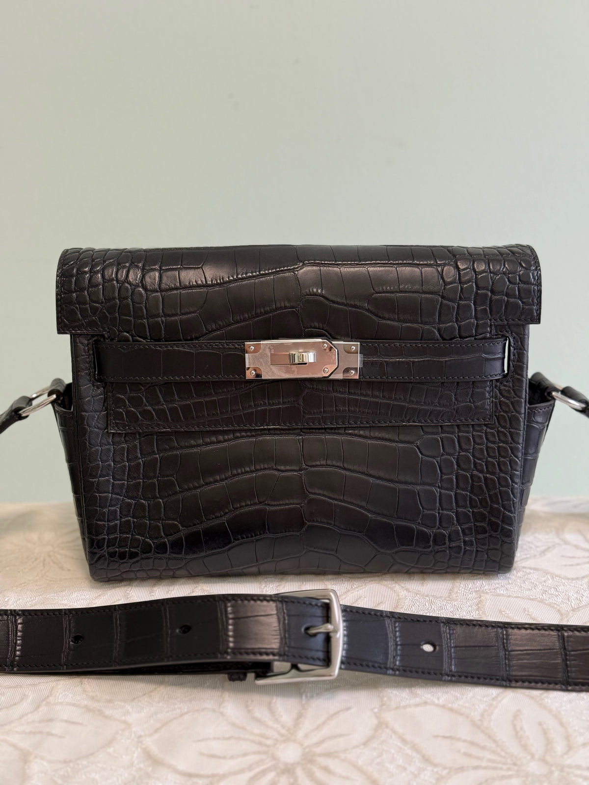 alt
Borsa messenger postino unisex in vera pelle di coccodrillo