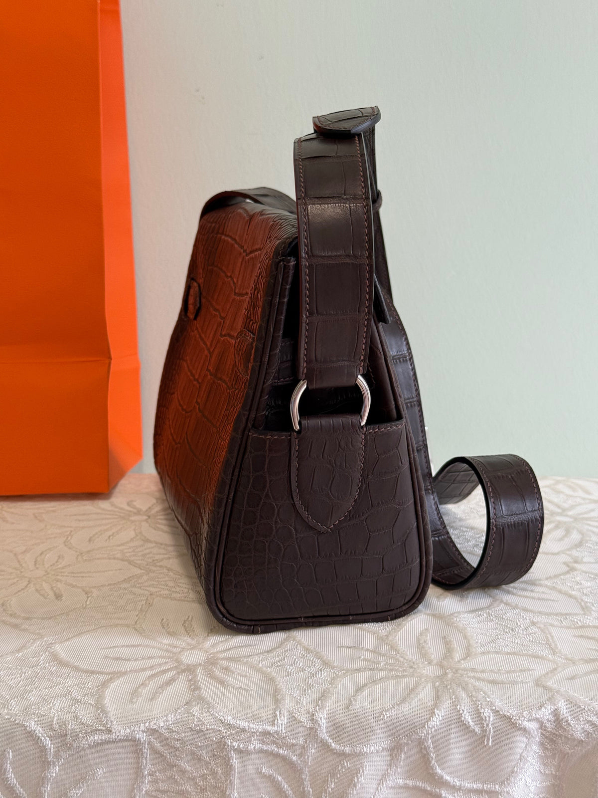 alt
Borsa messenger postino unisex in vera pelle di coccodrillo
