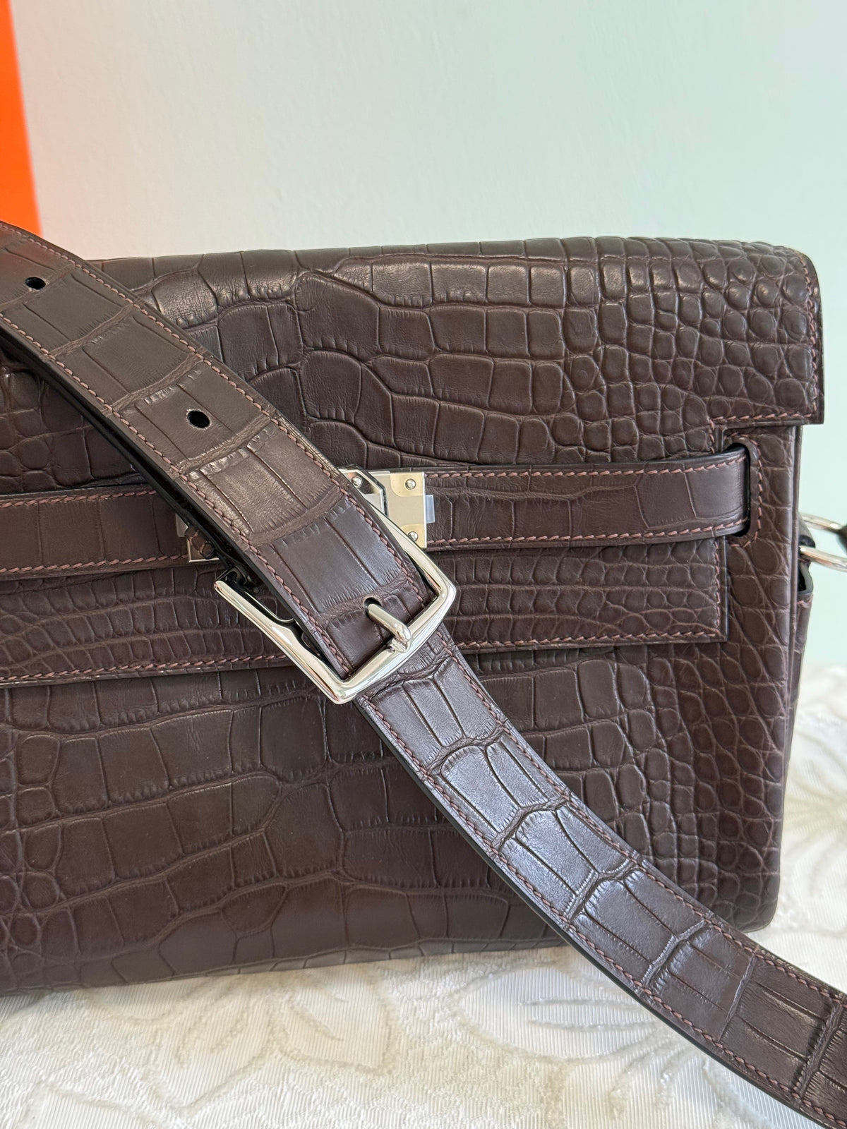Borsa messenger unisex in vera pelle di coccodrillo