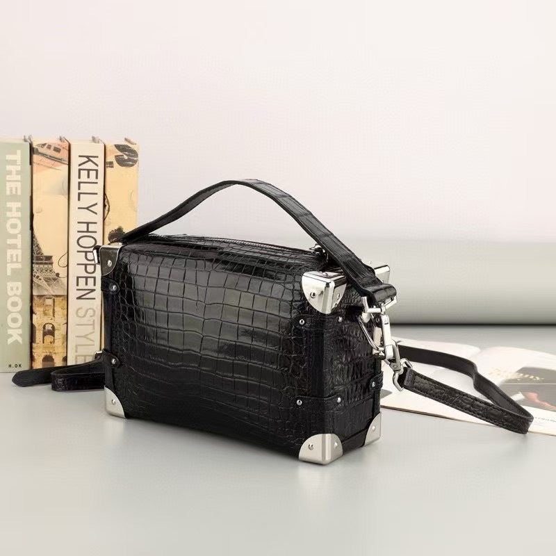 alt
Borsa a tracolla quadrata unisex in vera pelle di coccodrillo