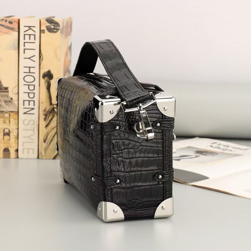 alt
Borsa unisex a tracolla quadrata stile box in vera pelle di coccodrillo