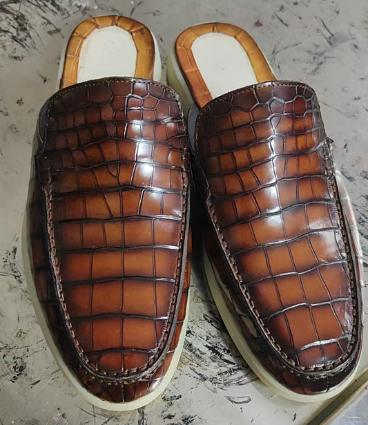 Sandalo in pelle di coccodrillo in preordine