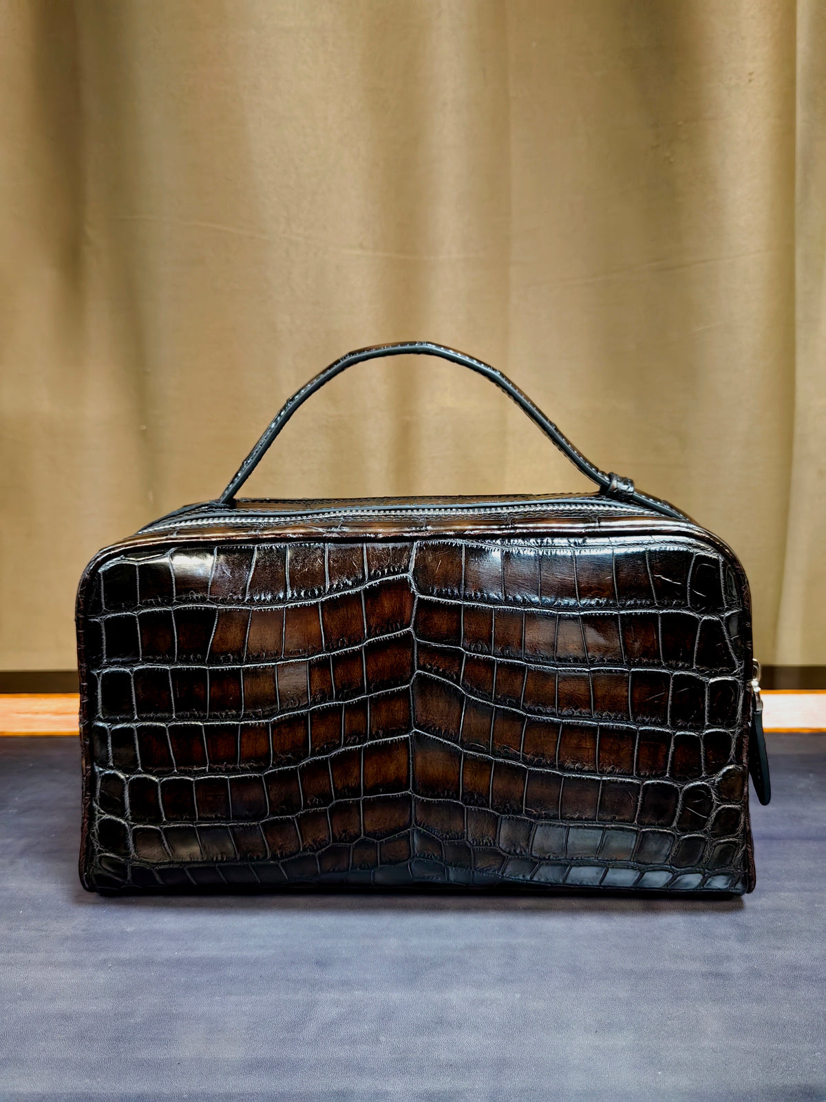 alt
Borsa clutch classica in vera pelle di coccodrillo