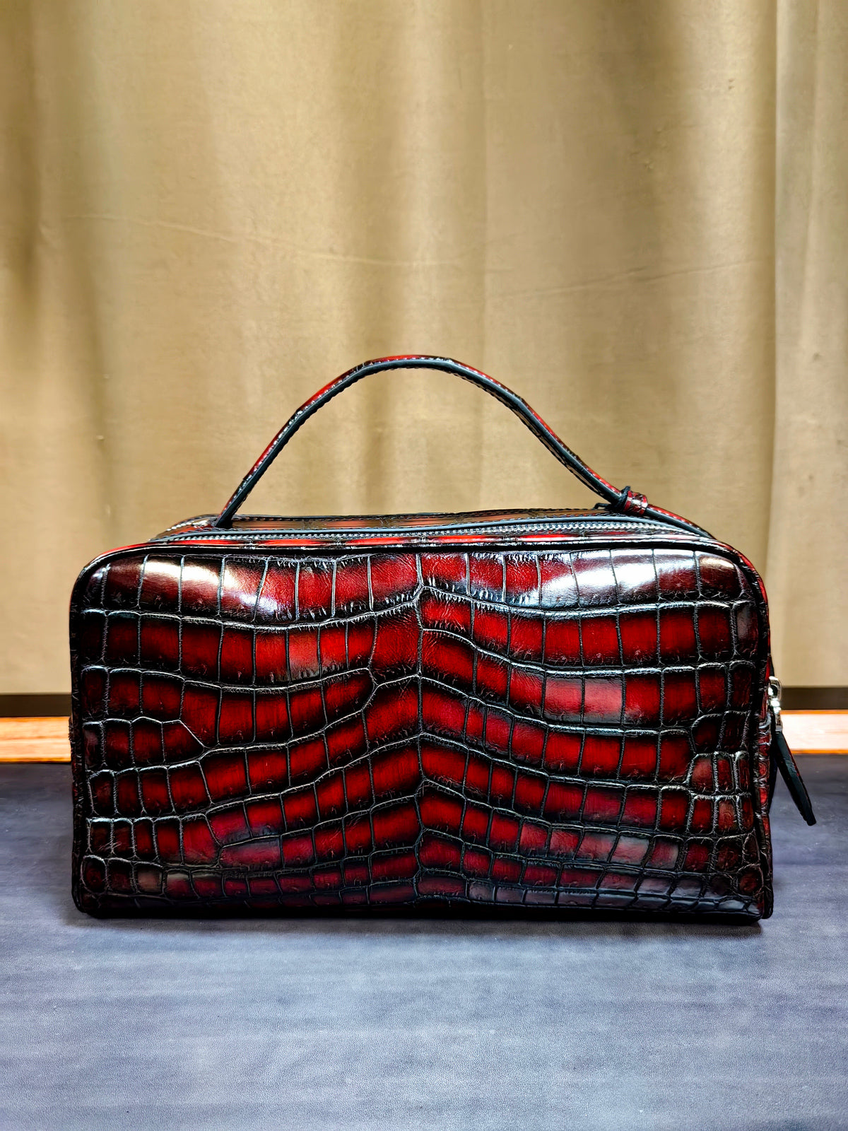 alt
Borsa clutch classica in vera pelle di coccodrillo