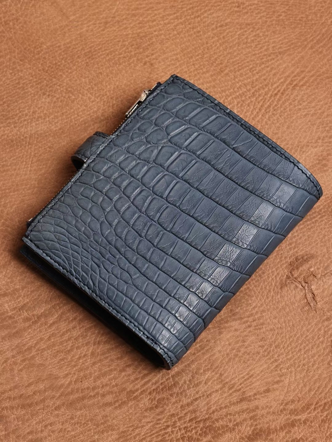 alt
Notebook rilegato in vera pelle di coccodrillo, Himalayan e blu vintage