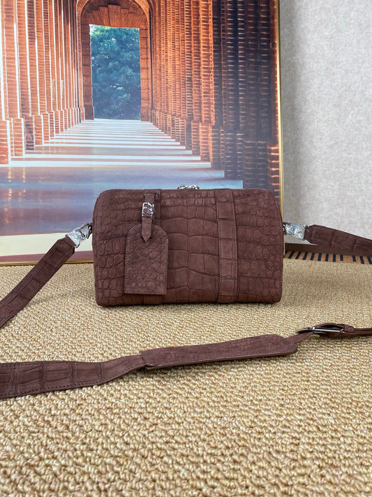 Borsa a tracolla da uomo in pelle nabuk di coccodrillo marrone