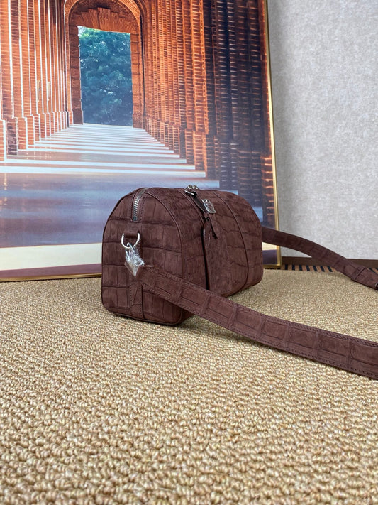 alt
Borsa a tracolla da uomo in pelle nubuck effetto coccodrillo marrone