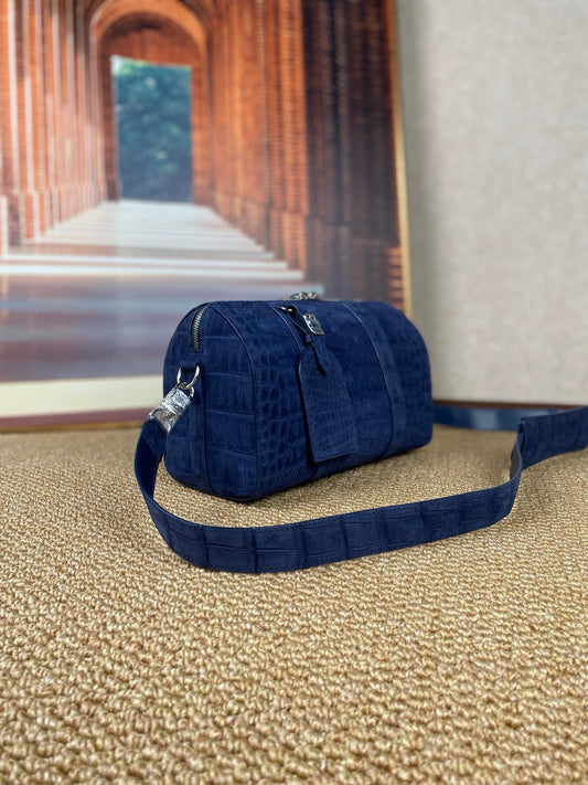Borsa a tracolla da uomo in pelle di coccodrillo nabuk blu