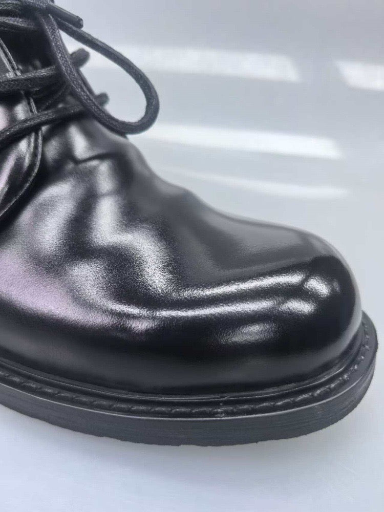 alt
Stivaletti Martin stringati corti in vero cuoio Shell Cordovan