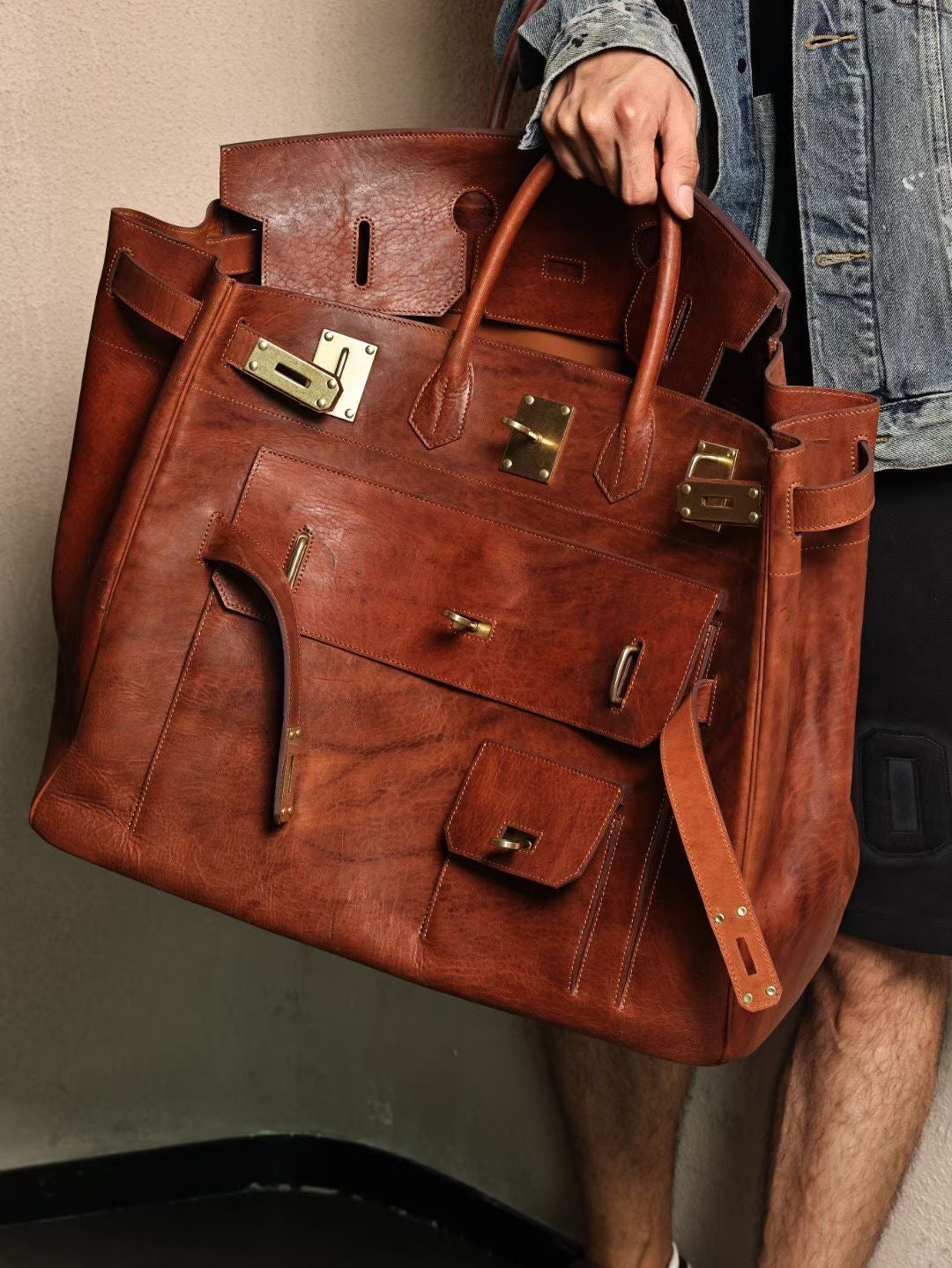alt
Borsa extra large in vera pelle cordovan lavata vintage, maxi capiente con lucchetto, borsa business da ufficio e viaggio
