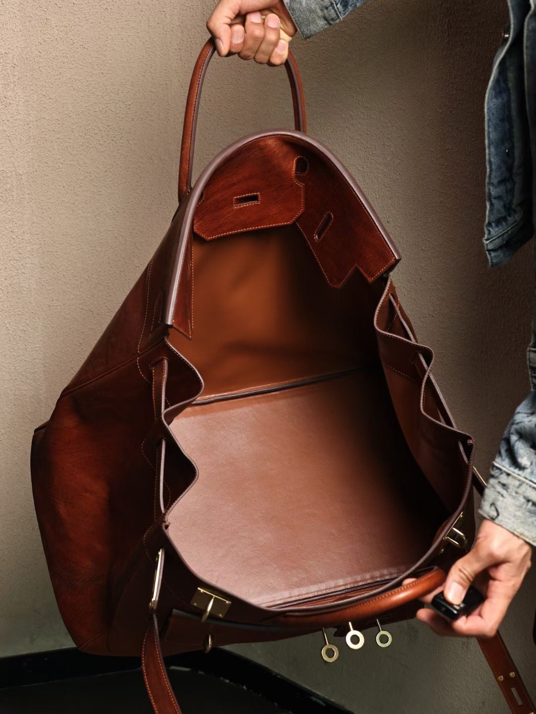 alt
Borsa extra large in vera pelle cordovan lavata vintage, maxi, con lucchetto, per ufficio, business e viaggio