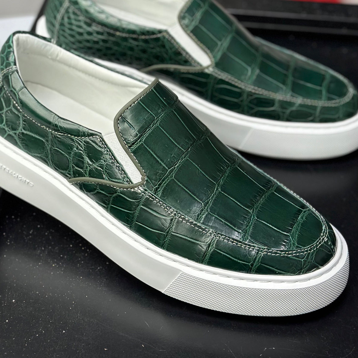 Mens Casual Slip-On Fashion Crocodile Sneakers Dark Green