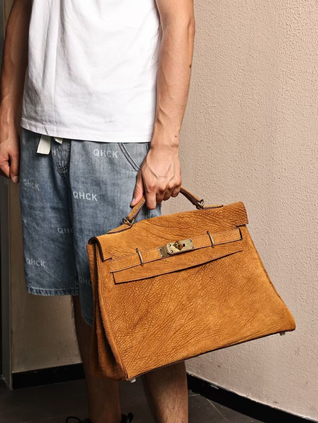 Borsa satchel in vera pelle Cordovan vintage lavata, con manico superiore, oro e nero