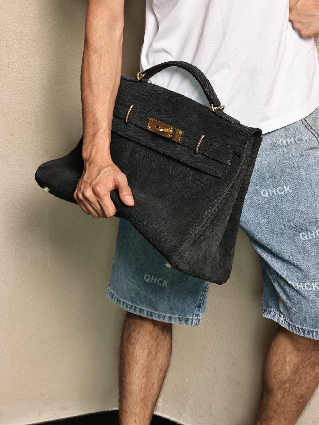 txt
Borsa satchel con manico superiore in vera pelle cordovan vintage lavata, oro e nero