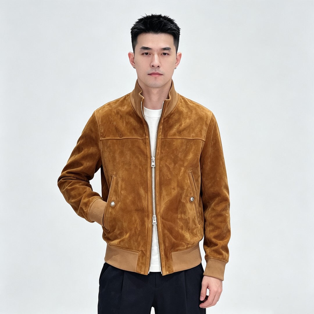 Giacca bomber da uomo in pelle scamosciata con zip, color cammello e marrone scuro, Rossie Viren dal design elegante e con polsini a coste.