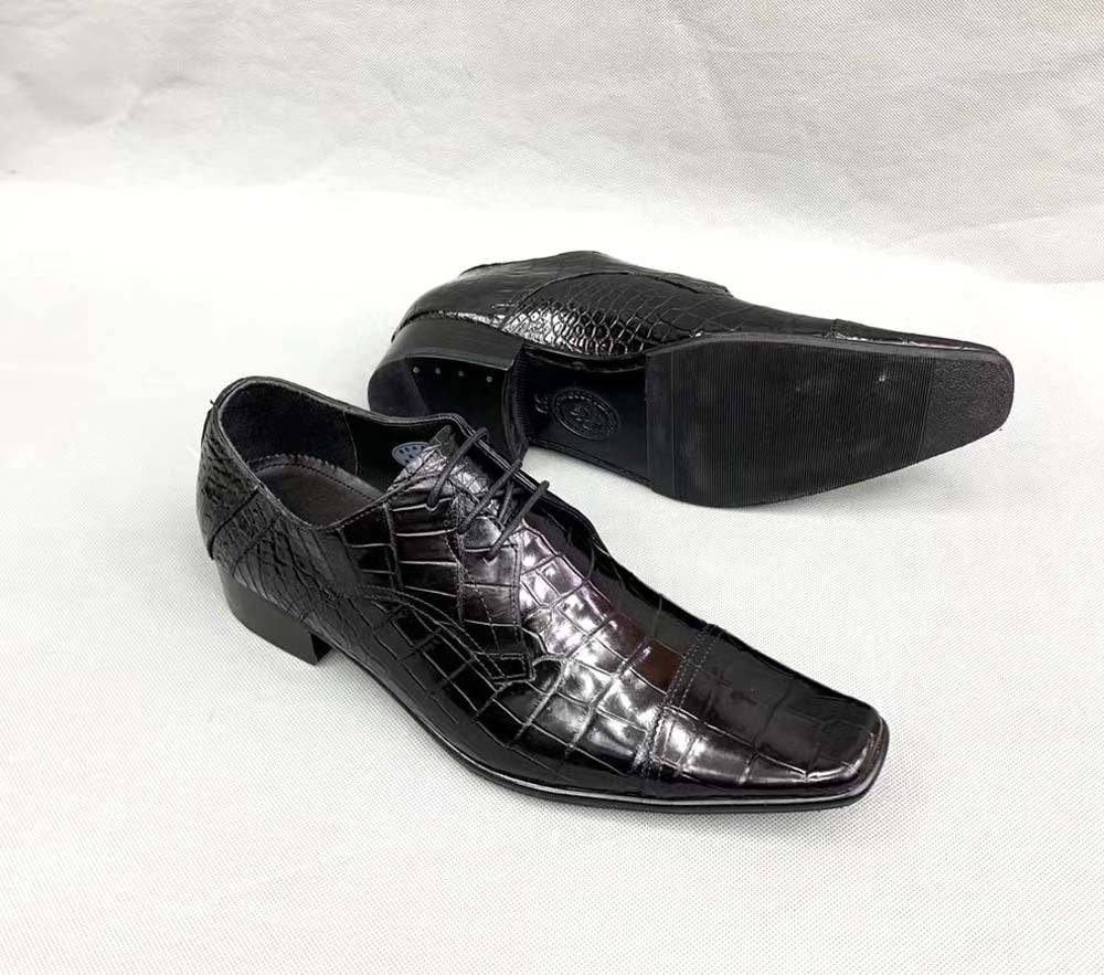Scarpe eleganti stringate da uomo in pelle di coccodrillo, con punta a becco d'anatra