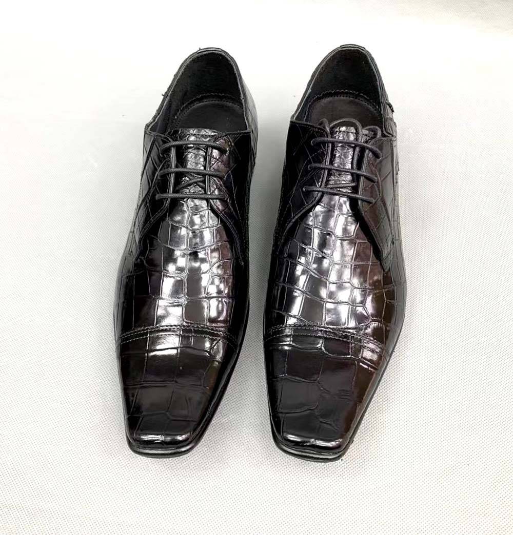 Scarpe eleganti da uomo in pelle di coccodrillo, con punta a becco d'anatra e lacci
