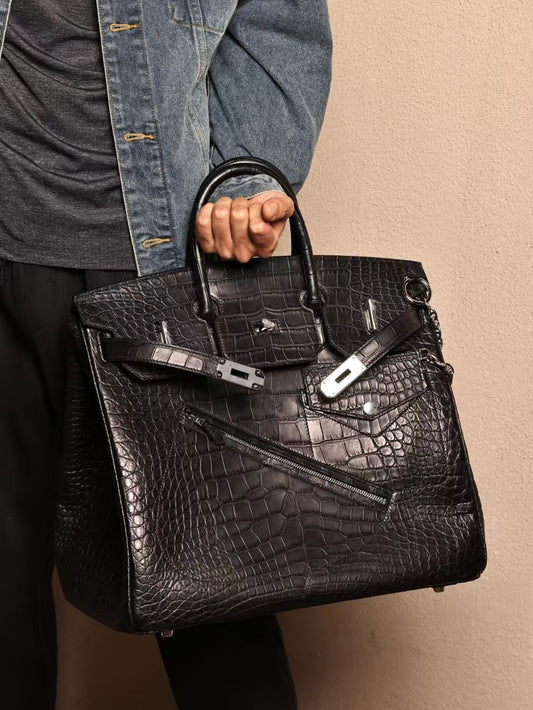 alt
Borsa grande da uomo con manico superiore in pelle di coccodrillo nera