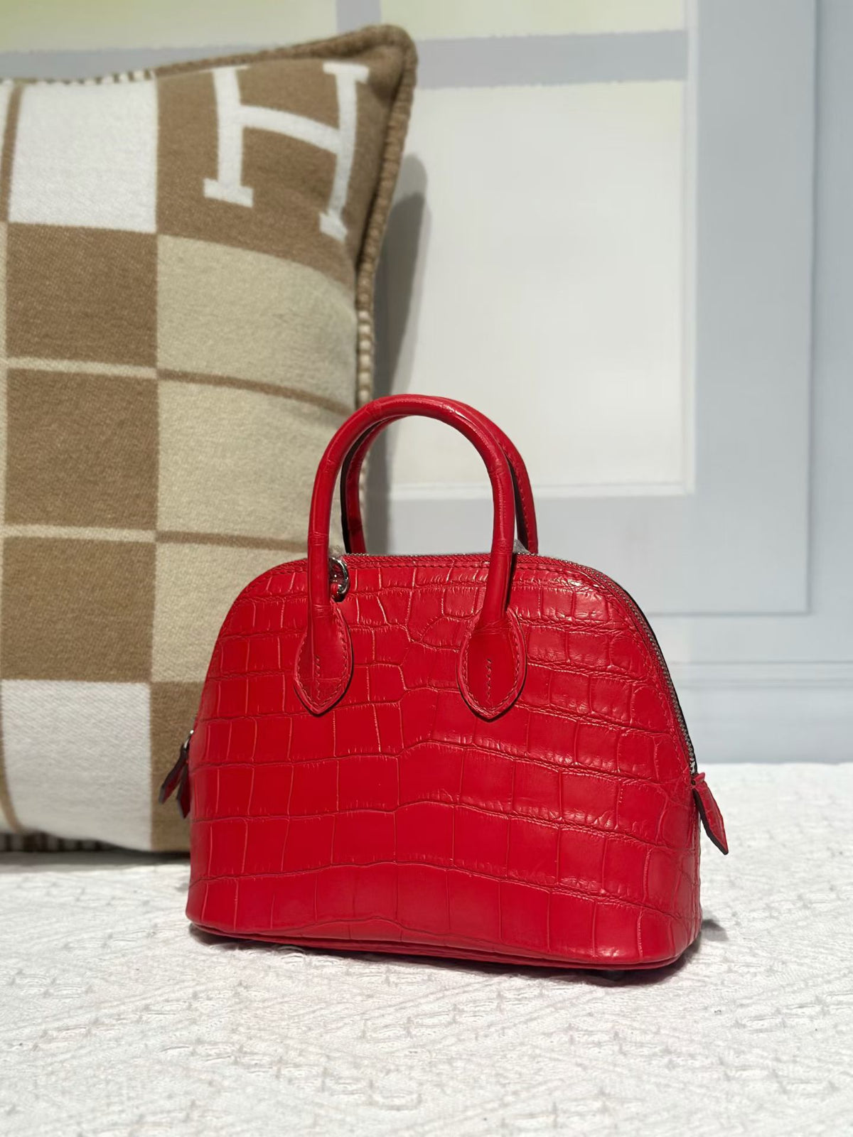 alt
Borsa mini bowling con manico superiore in vera pelle di coccodrillo rossa