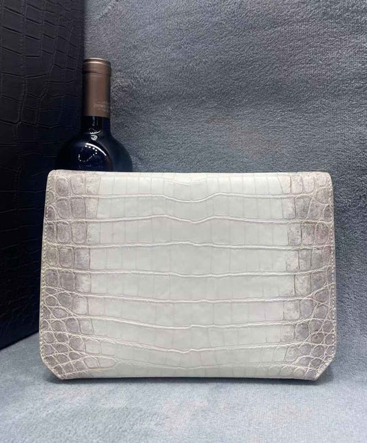 alt
Borsa pochette con manico in vera pelle di coccodrillo Himalaya bianca