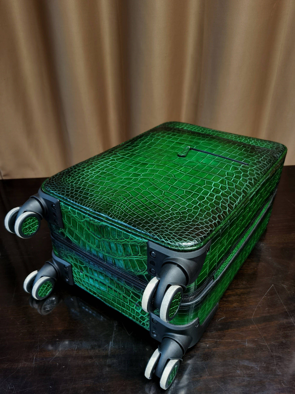 Retro Green Crocodile Leather Trolley/Roll Aboard Suitcase Weekend/Travel Bag Trolley Case Universal Wheels 20-Inch
