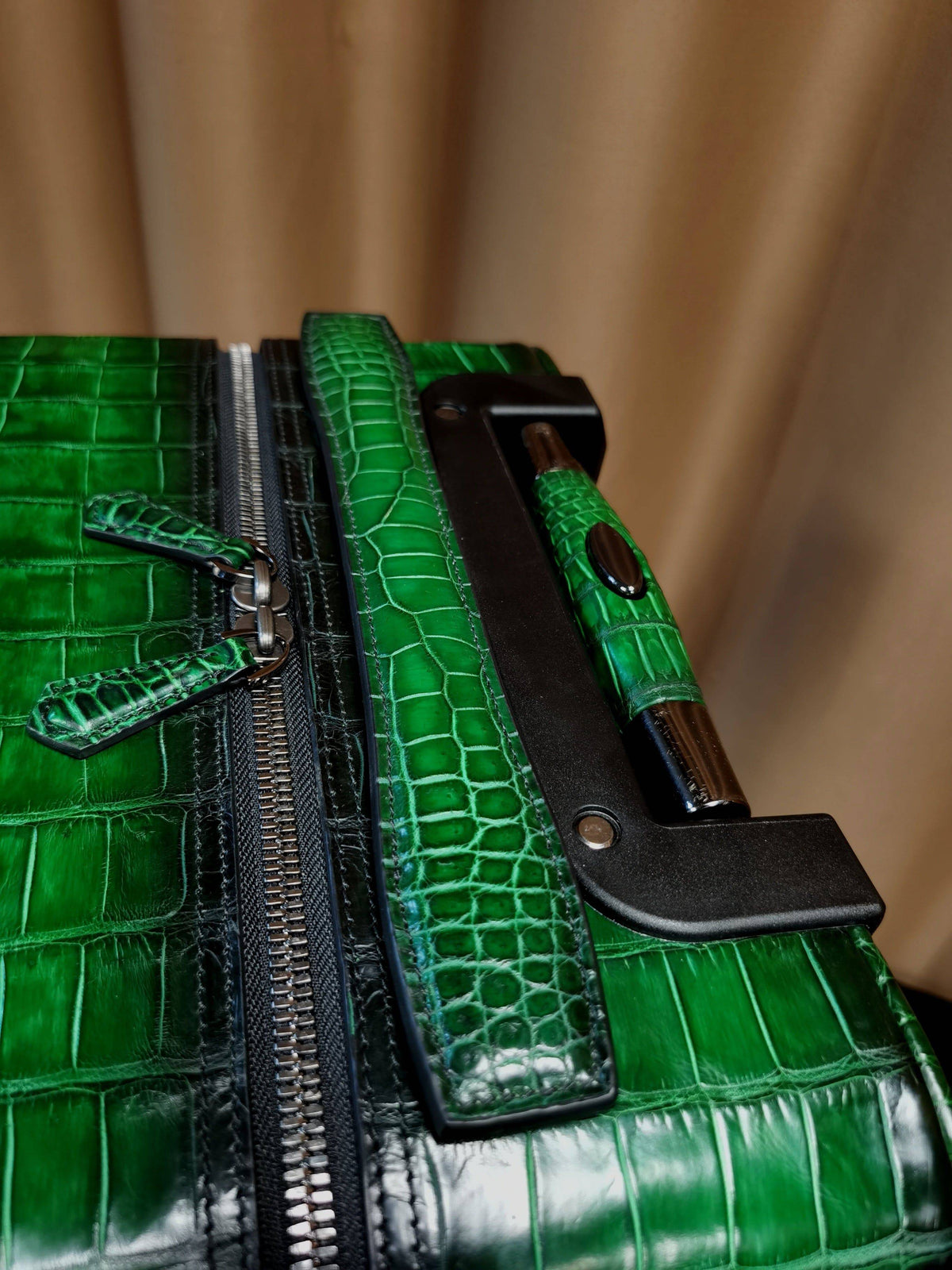 Retro Green Crocodile Leather Trolley/Roll Aboard Suitcase Weekend/Travel Bag Trolley Case Universal Wheels 20-Inch
