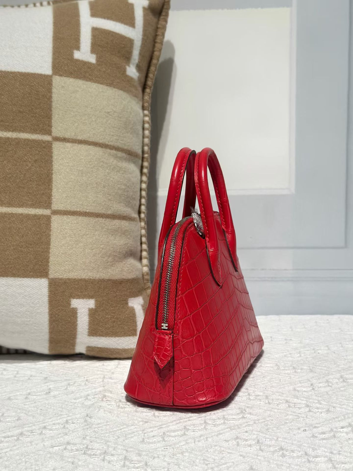 alt
Borsa mini bowling con manico superiore in vera pelle di coccodrillo rossa