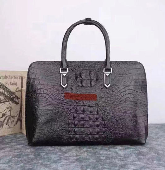 Borsa a mano in pelle di coccodrillo Shell Pack nera in prevendita