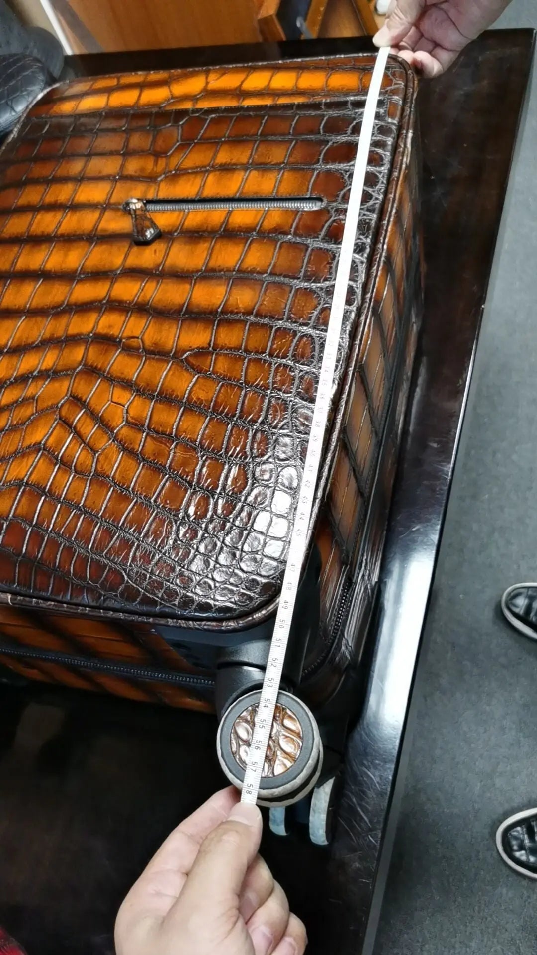 Retro Brown Crocodile Leather Trolley/Roll Aboard Suitcase Weekend/Travel Bag Trolley Case Universal Wheels 20-Inch